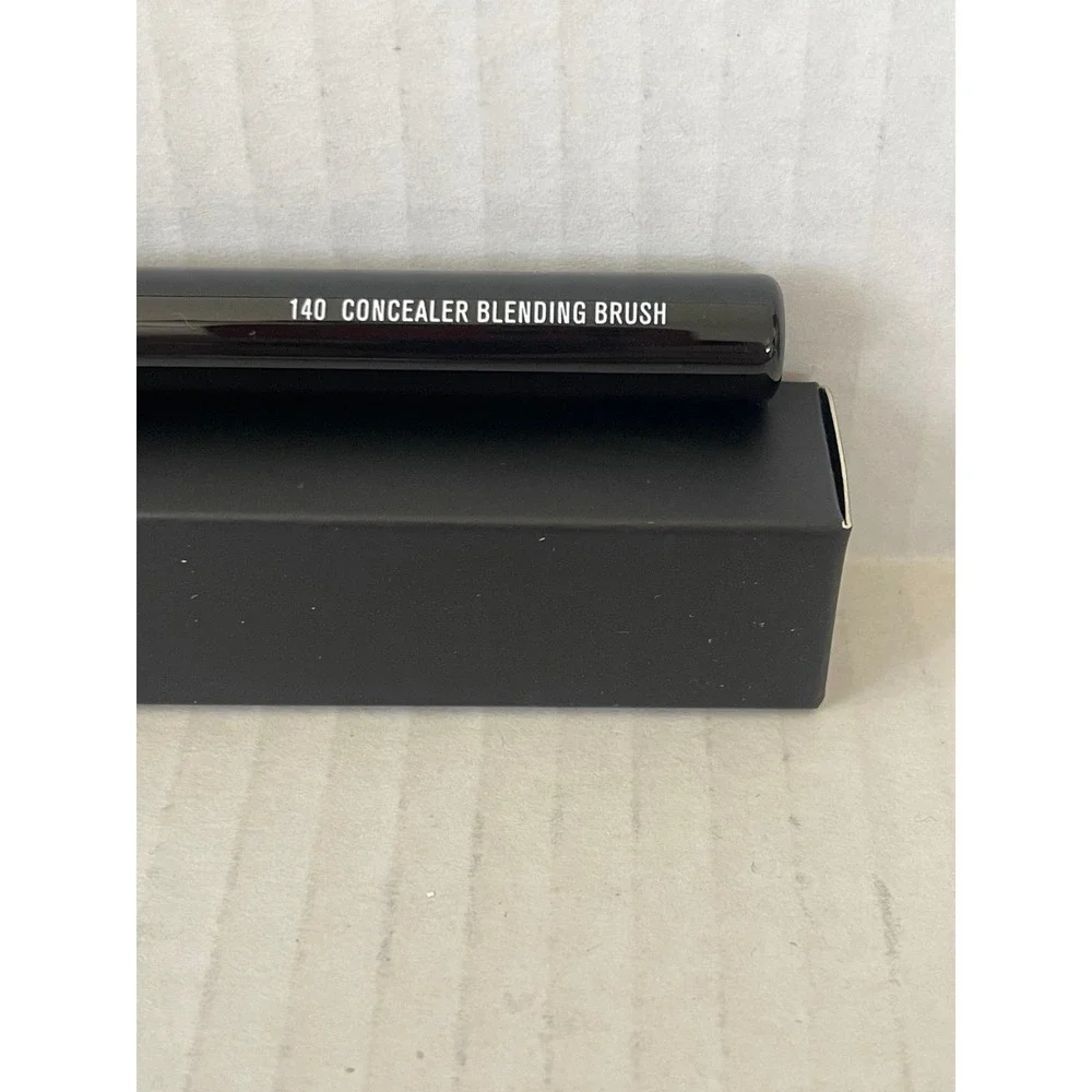 NIB - IL MAKIAGE #140 Concealer Blending Brush